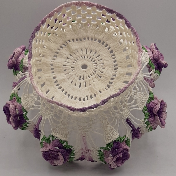 Vintage Handmade Crochet & Starched Floral Basket on a Stand 5 1/2" High - Picture 7 of 9